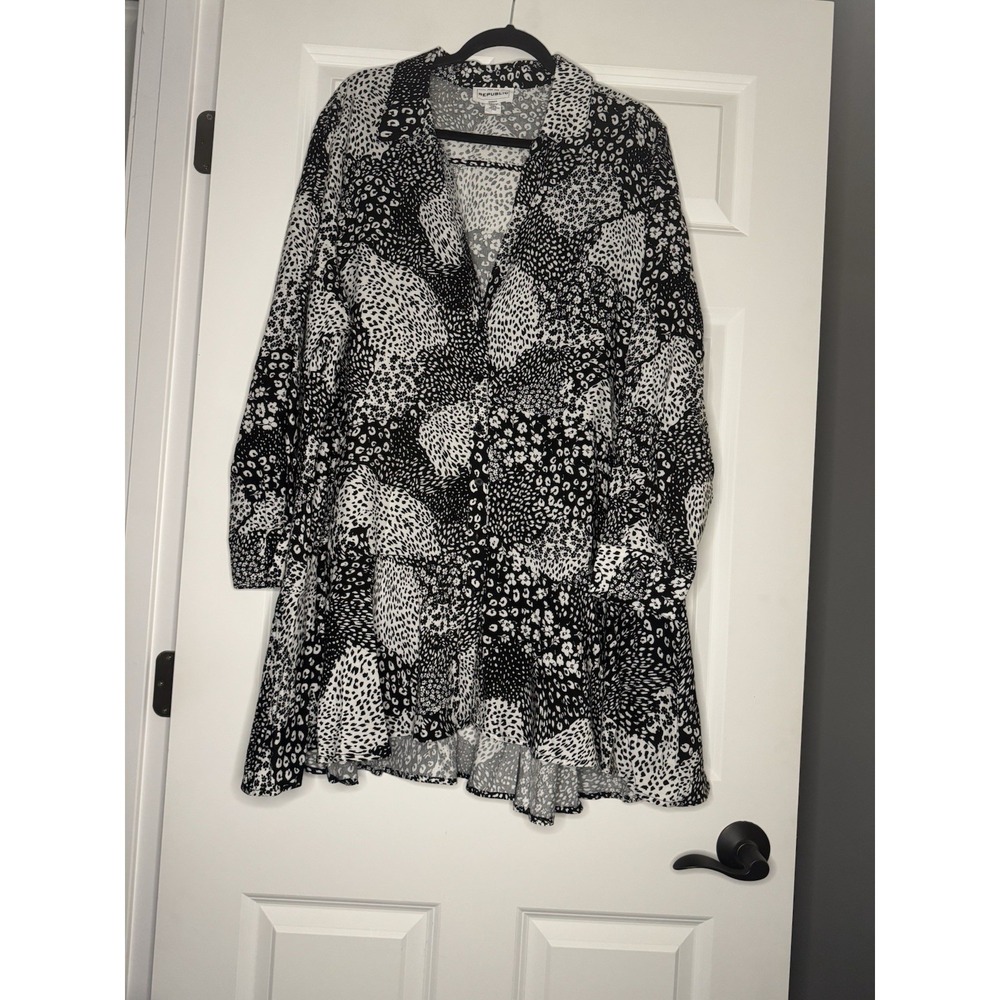 For The Republic Button Down Tunic Blouse Top 2x Black White Abstract Print